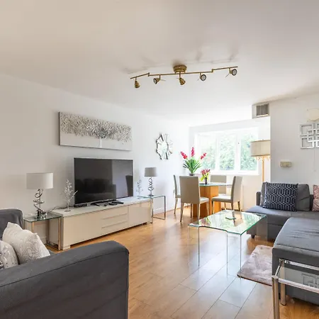Modern 2Br Apartment - 25Min To Central London Exterior photo