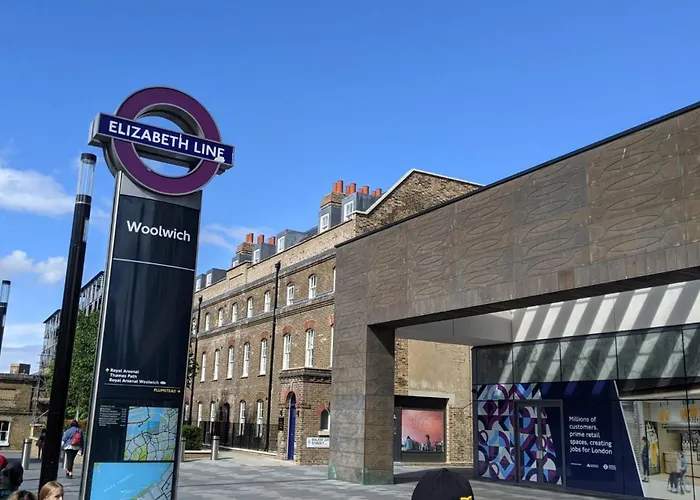 2-Br London Oasis In Woolwich