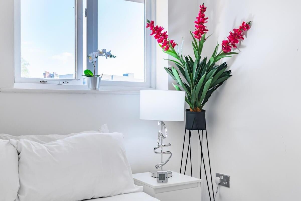 Modern 2br - 25min To Holiday home *