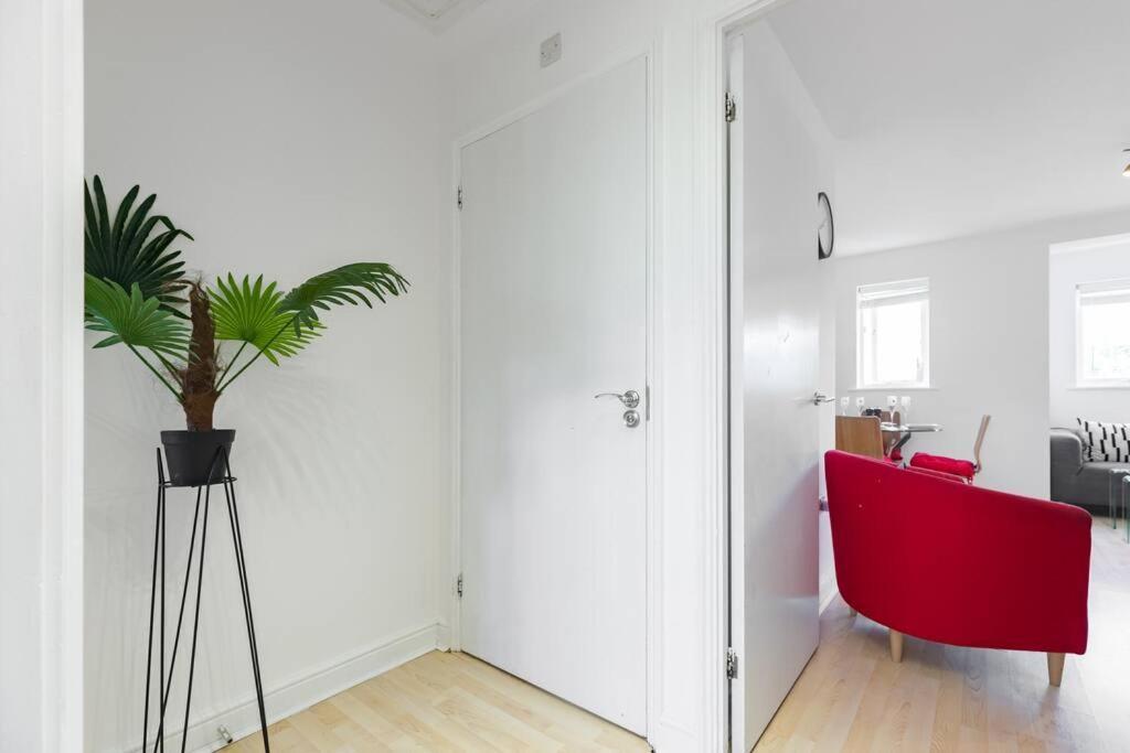 2-br Oasis In Woolwich * Лондон
