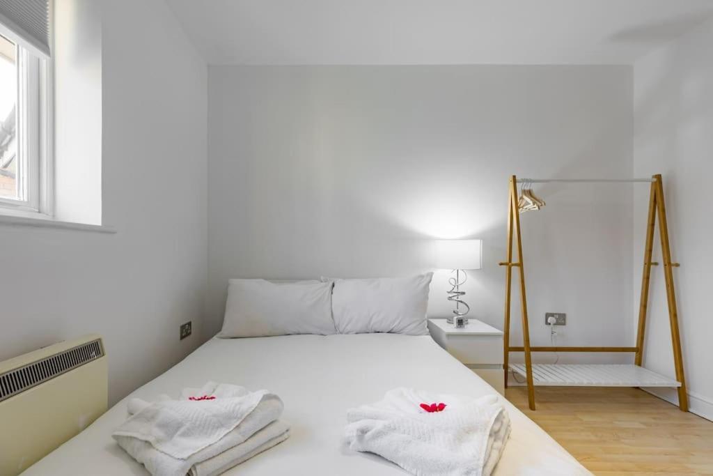 Апартаменты 2-br Oasis In Woolwich Лондон
