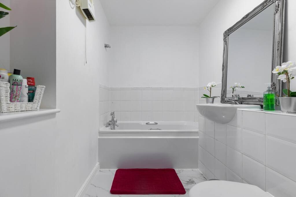 Апартаменты 2-br Oasis In Woolwich *